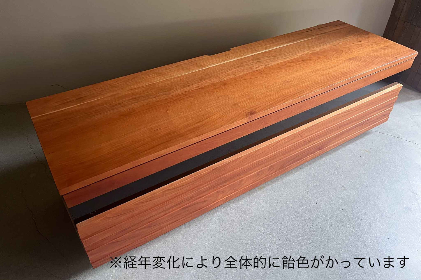 ストリア TVスタンド 天板表面写真(経年変化)