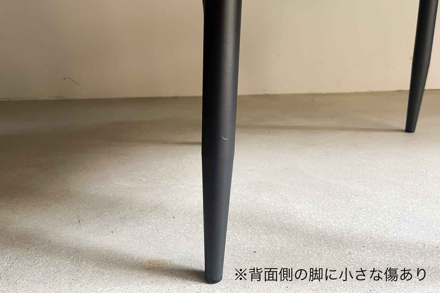 脚アップ写真(傷あり)