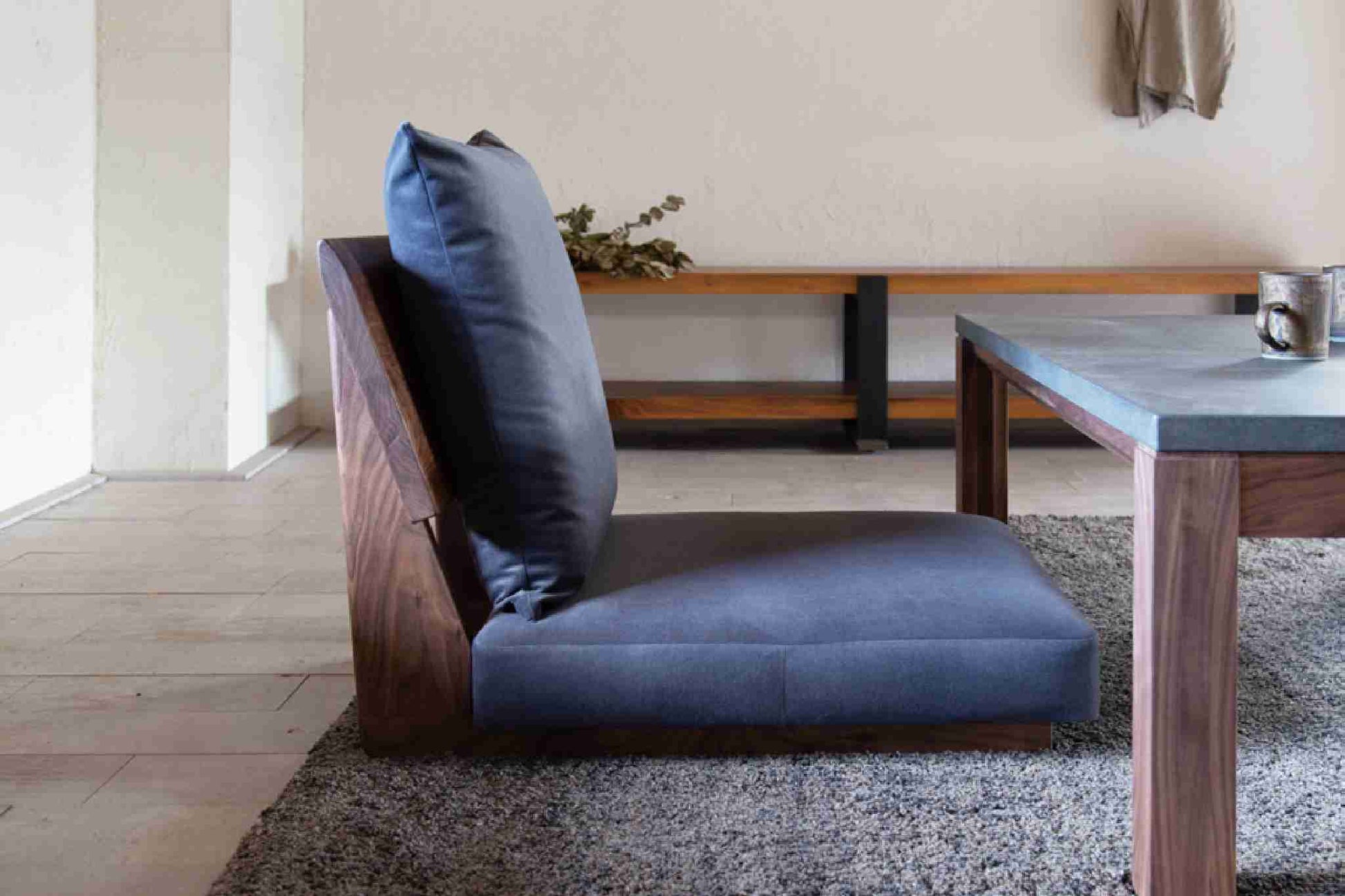 RODEA floor sofa 1P walnut(シーン)