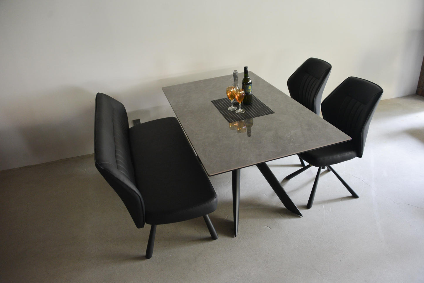 ベゼットダイニングテーブル、ダンクチェア、ダンクベンチ