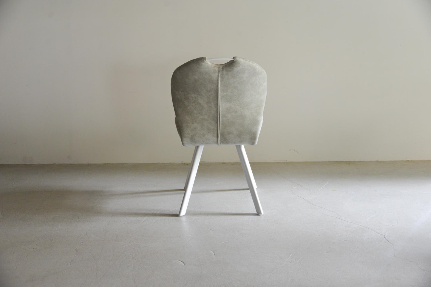 BWチェア(後ろから)