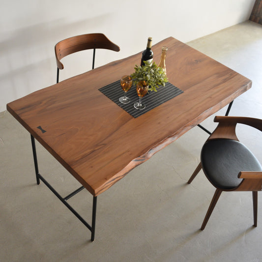 プラタナス一枚板 クラディスチール脚との組み合わせ