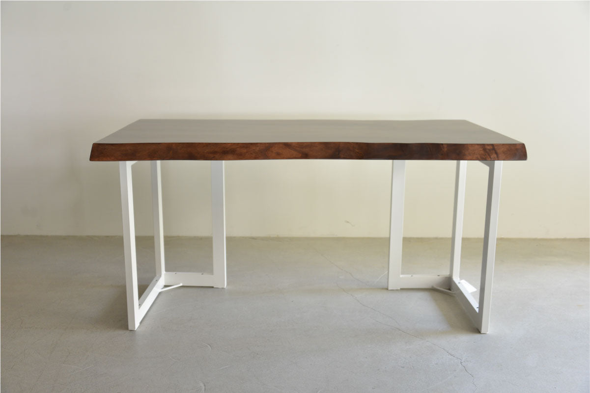 楠一枚板のコーディネート事例