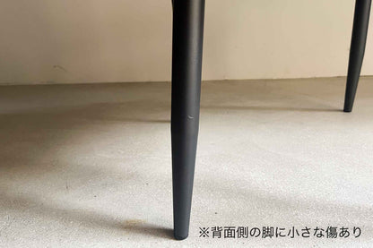 脚アップ写真（傷あり）