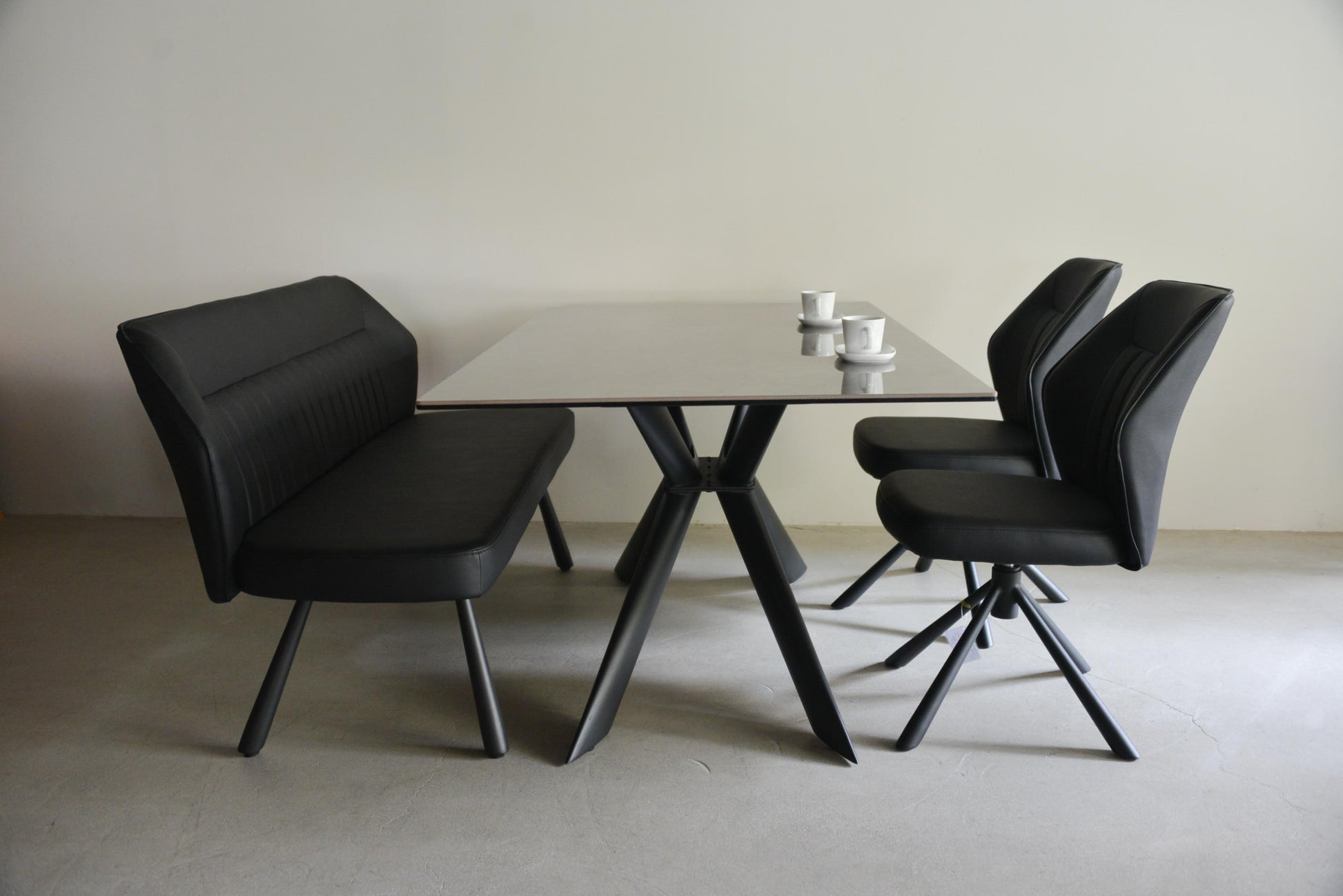 ベゼットダイニングテーブル、ダンクチェア、ダンクベンチ