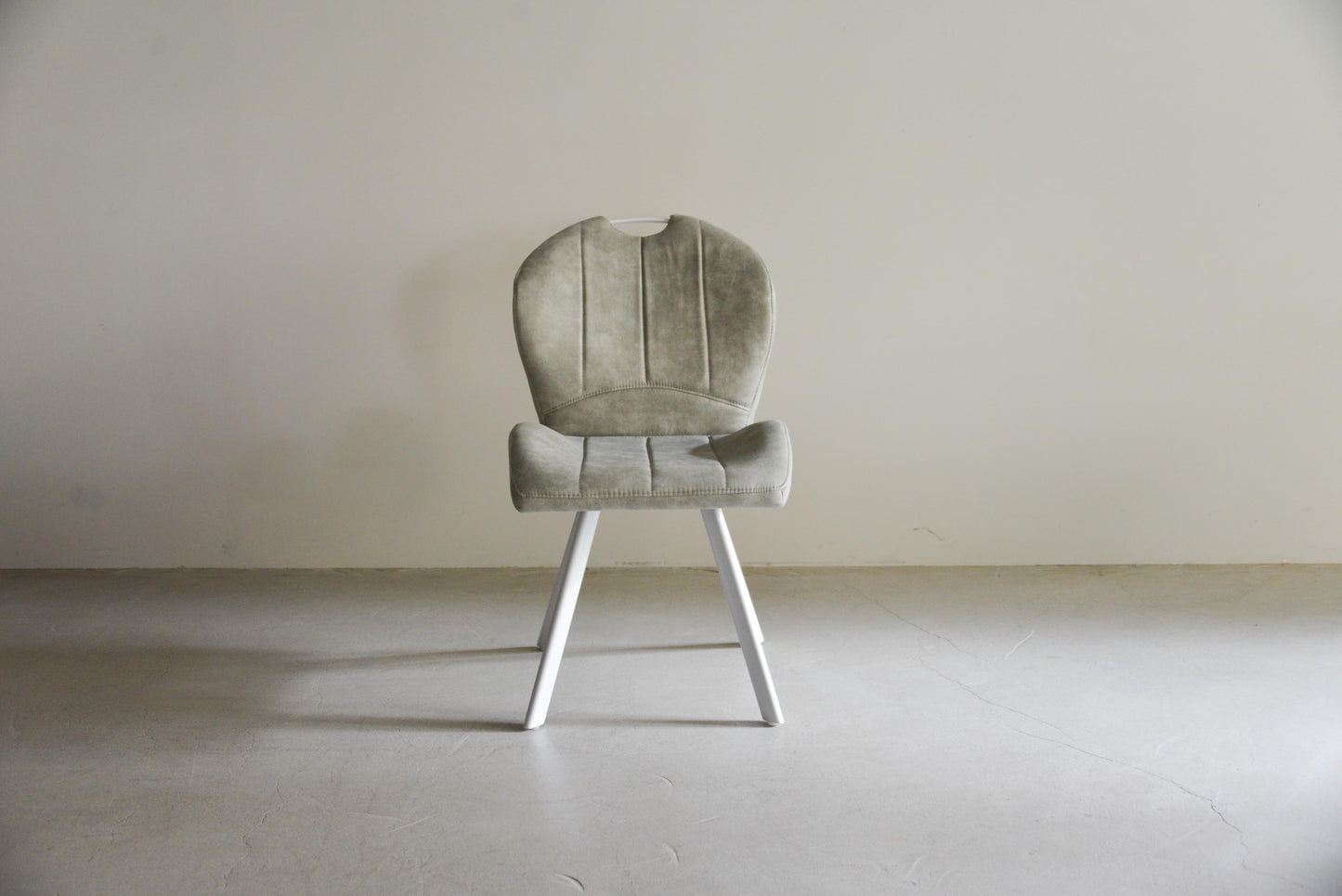 BWチェア（正面から）