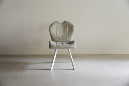 BWチェア（正面から）