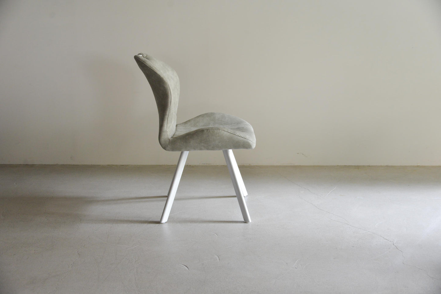 BWチェア（横から）