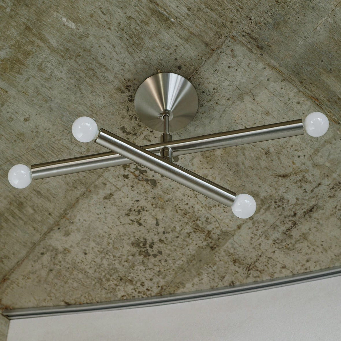 フォンクシオン　ホワイトボール球（消灯時）