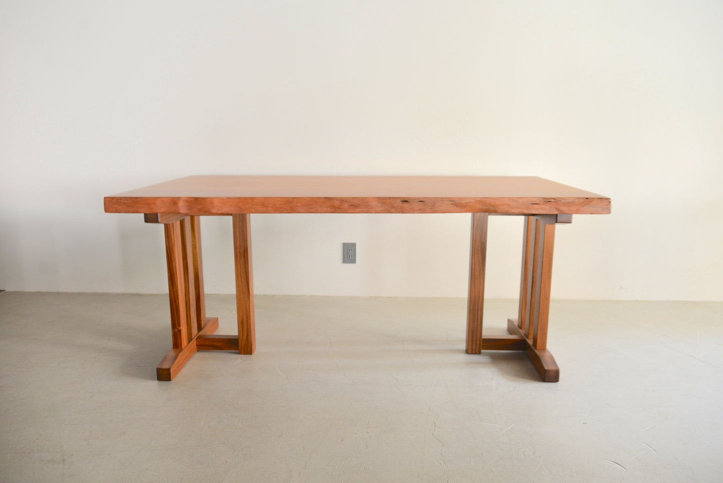 J型脚　一枚板との組み合わせ