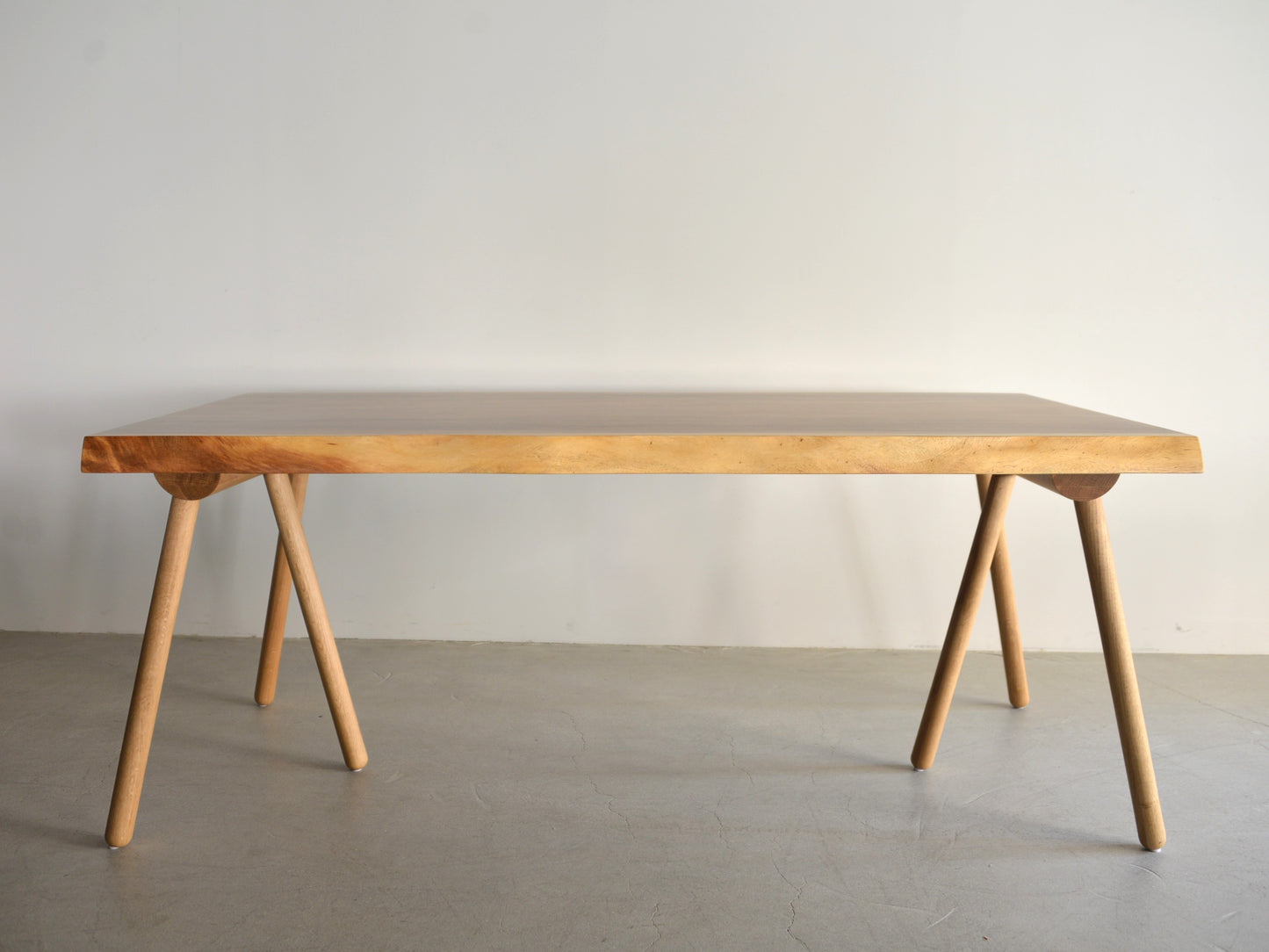 モンキーポッド一枚板60297 トライパッド脚（オーク）との組み合わせ