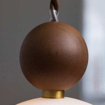 ムルクペンダントライト　木部のアップ