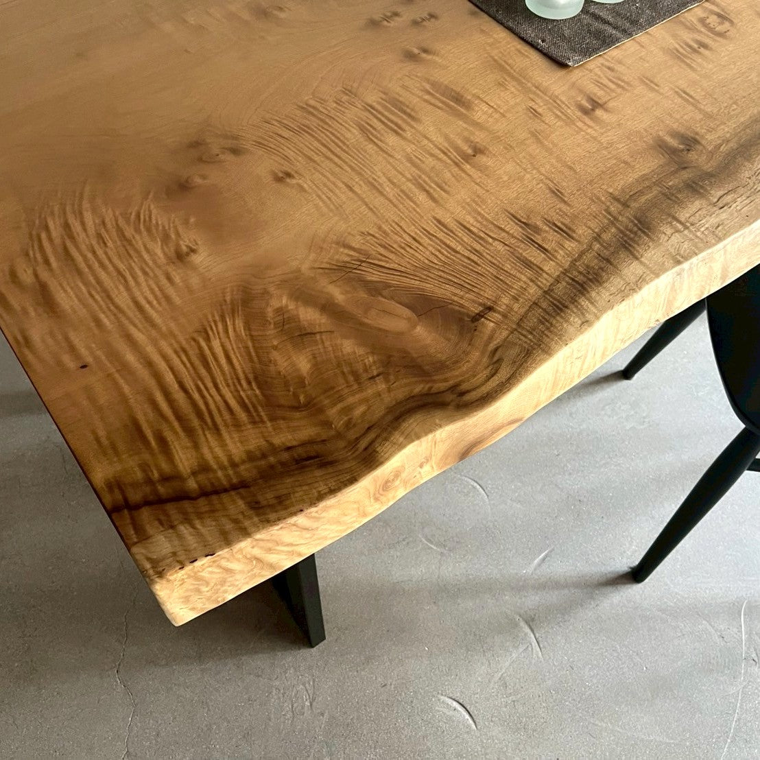 マートル一枚板59728（天板のアップ）