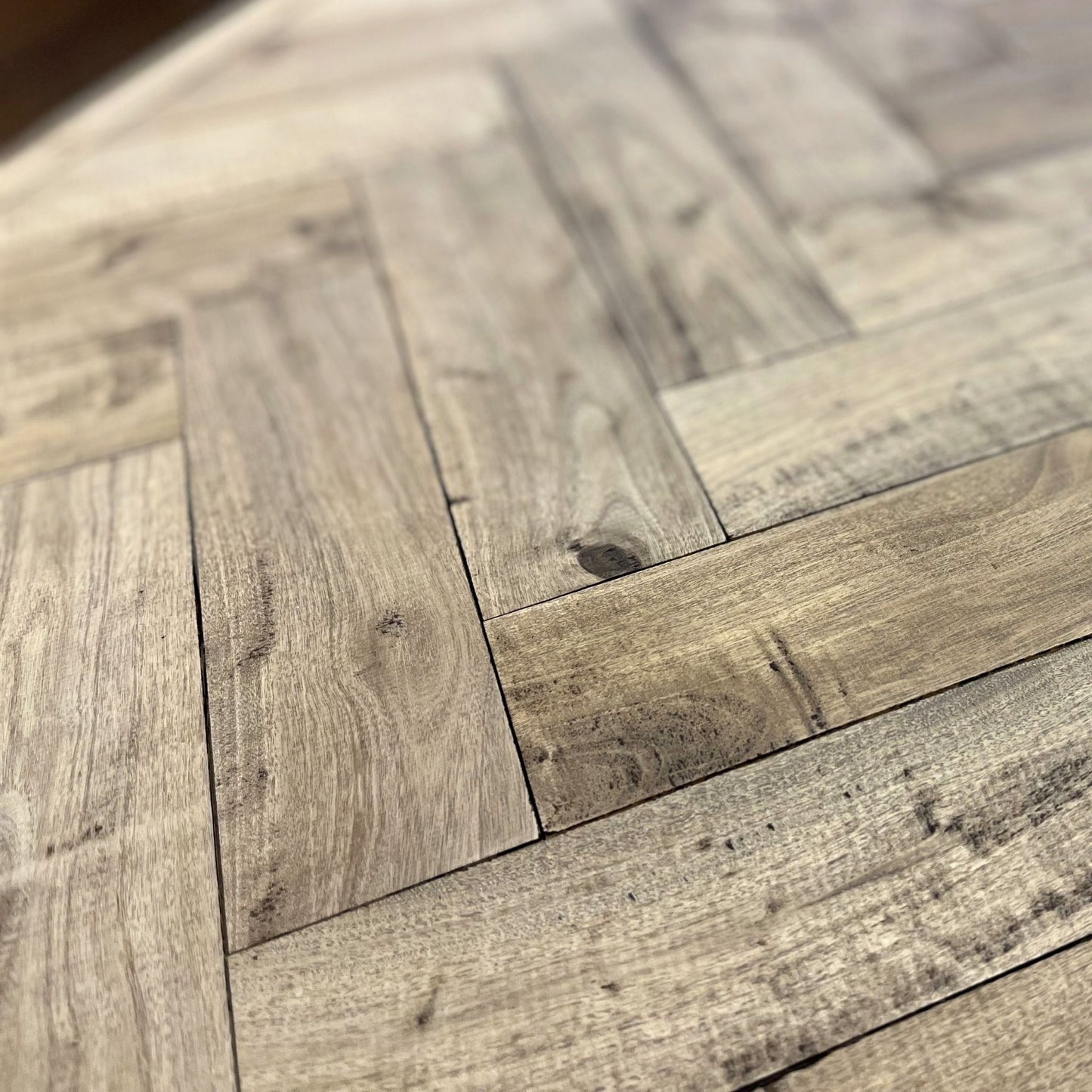 オリボコーヒーテーブル　木目のアップ