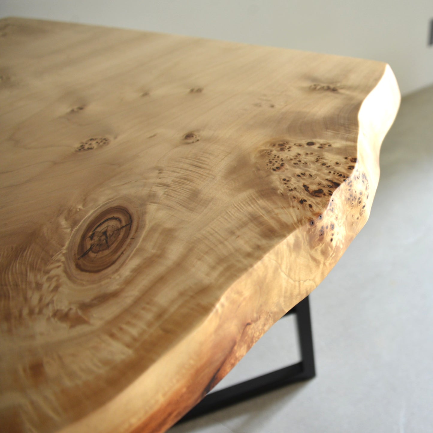 ポプラ一枚板59729（天板のアップ）