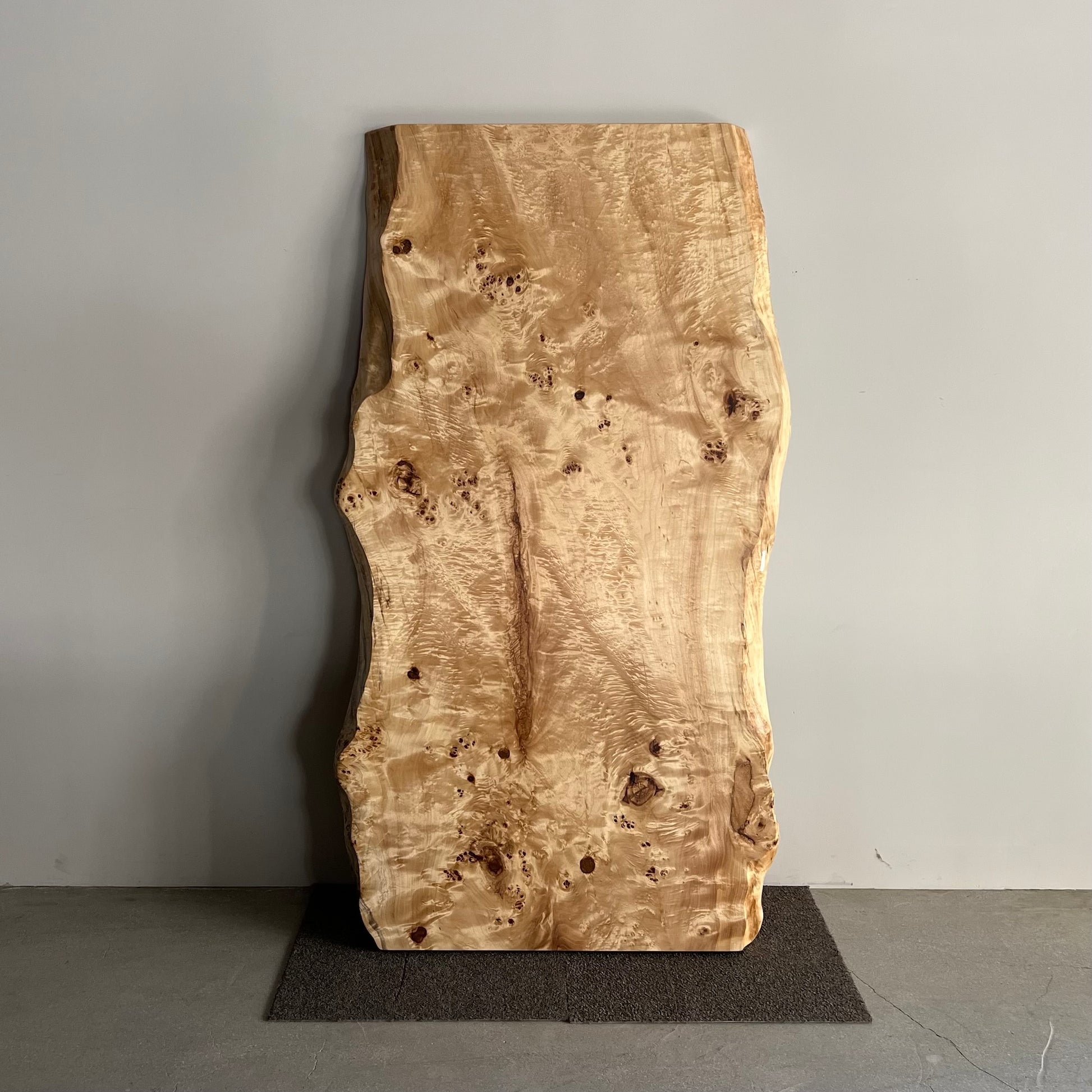 ポプラ一枚板　正面からの写真