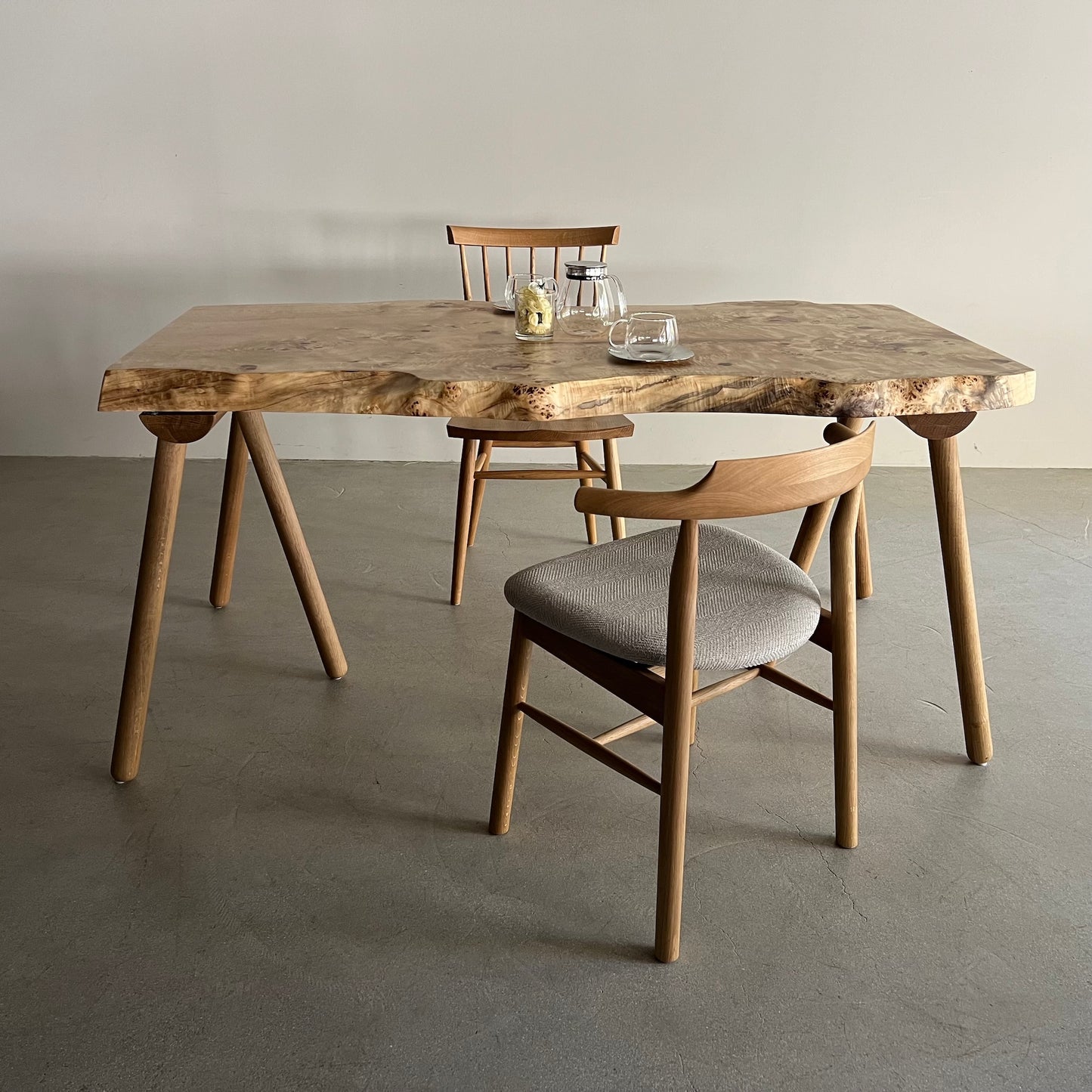 ポプラ一枚板　ダイニングテーブルとしての使用イメージ