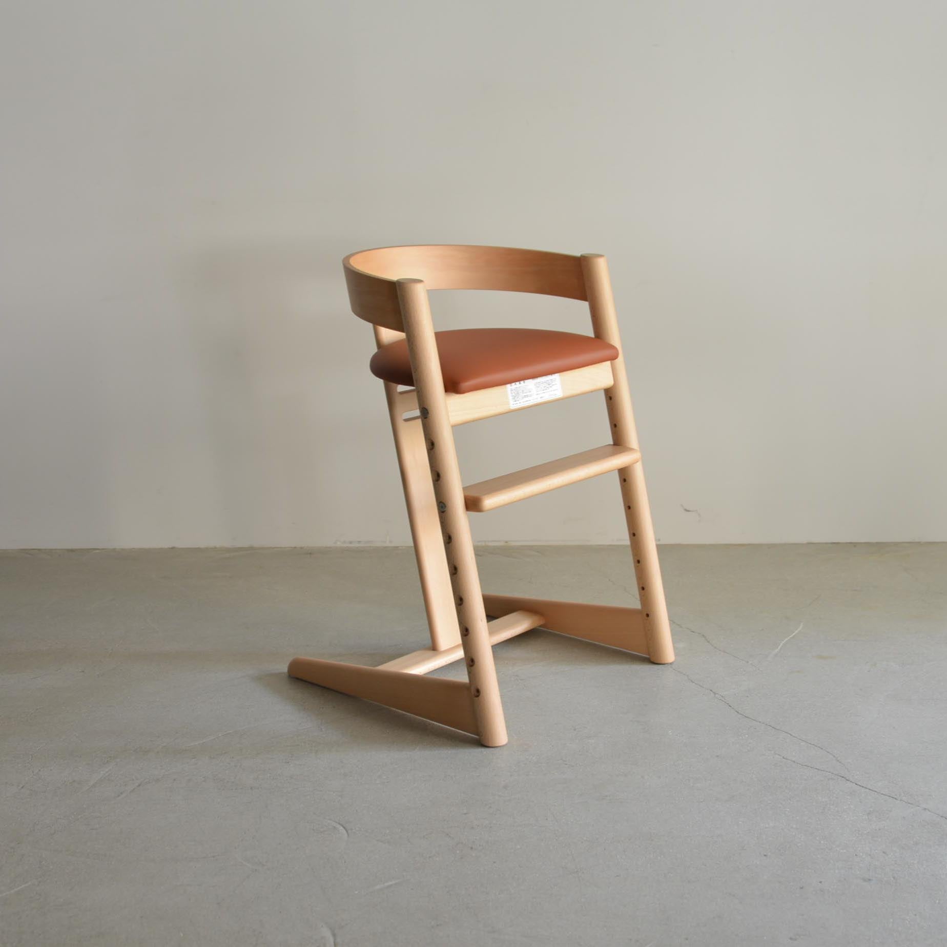 世代を越えて座り継ぐ、ひとつの椅子｜プレディクトチェア – 十二十家具