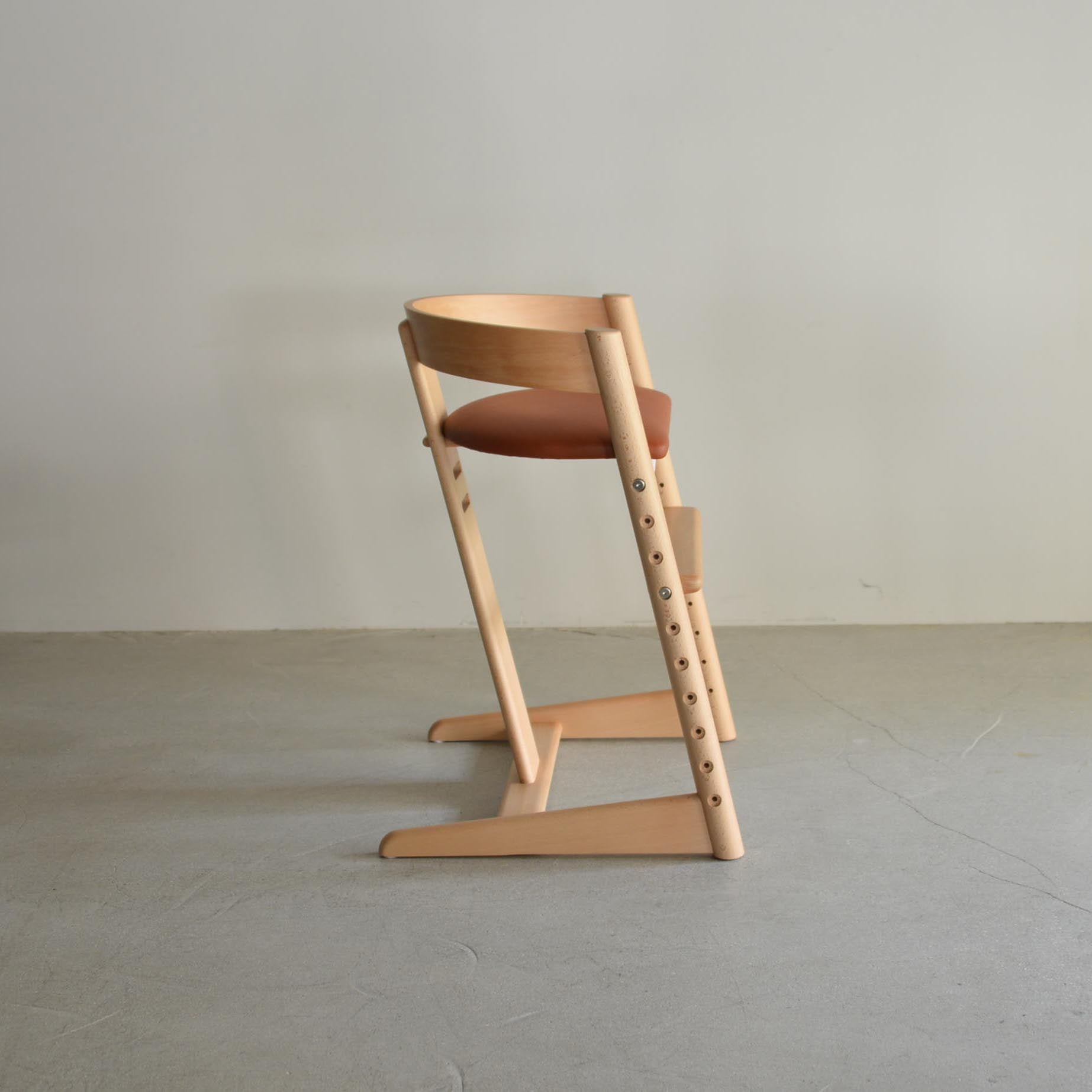 世代を越えて座り継ぐ、ひとつの椅子｜プレディクトチェア – 十二十家具