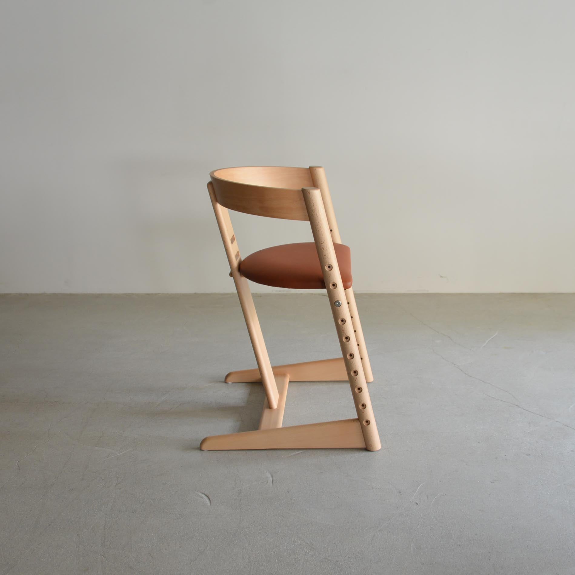 世代を越えて座り継ぐ、ひとつの椅子｜プレディクトチェア – 十二十家具