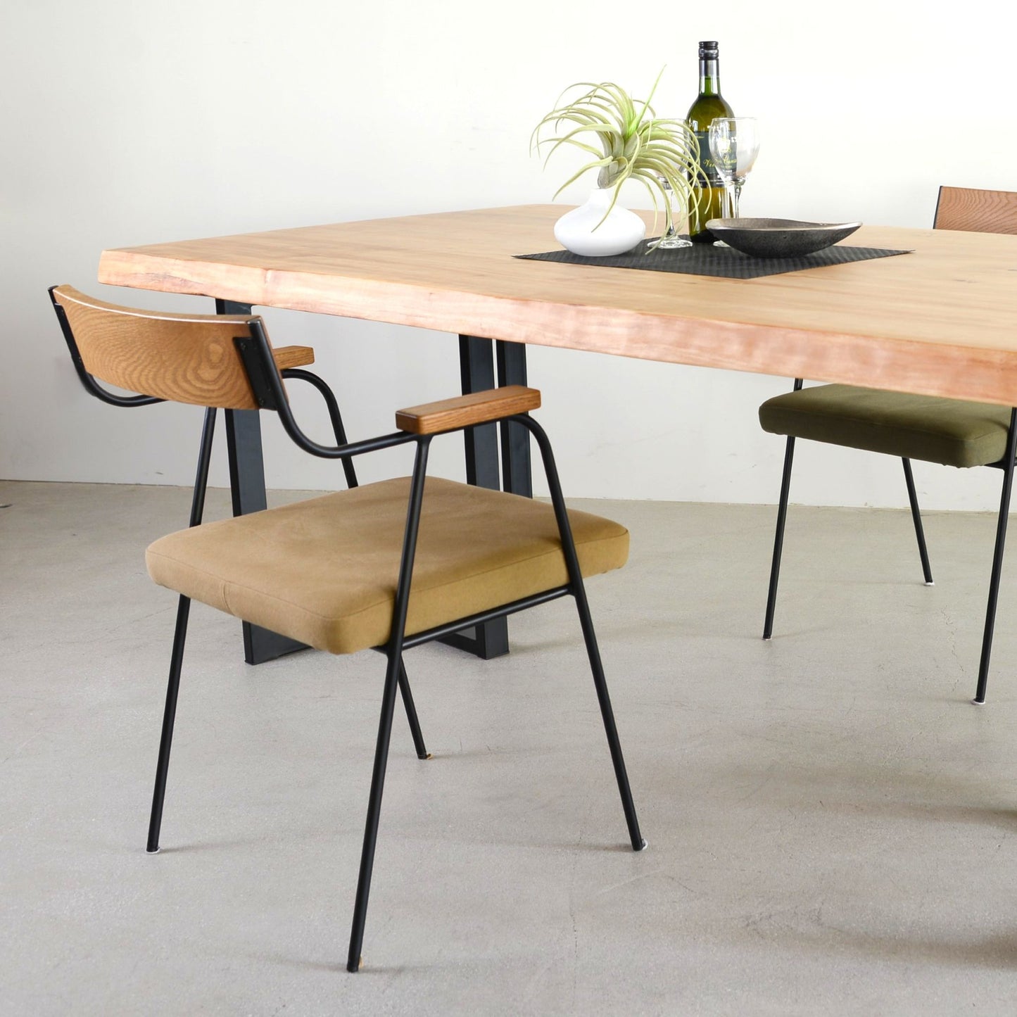 ラズルチェア02納品事例（木部コナラ、張地キャンバスベージュ）