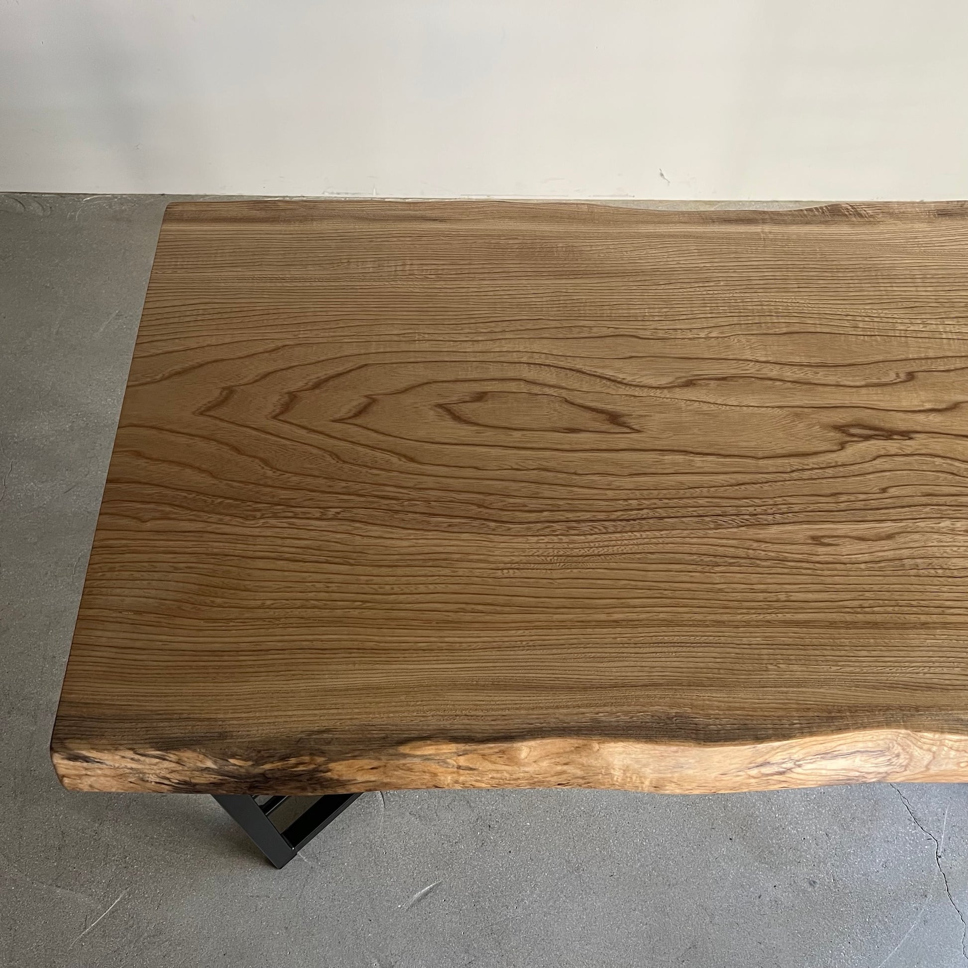 栓（せん）一枚板　木目の上からの写真