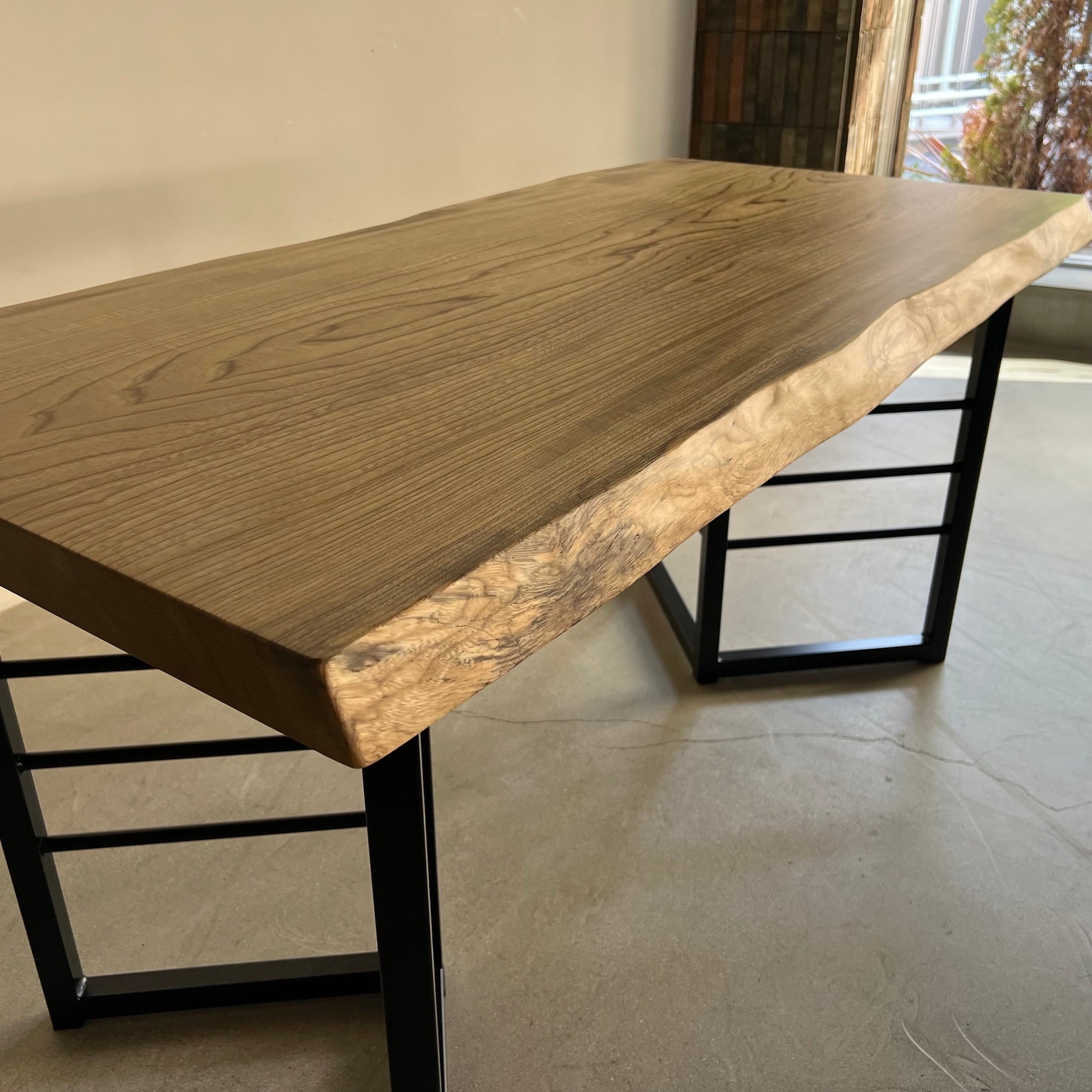 栓（せん）一枚板　耳のアップ写真