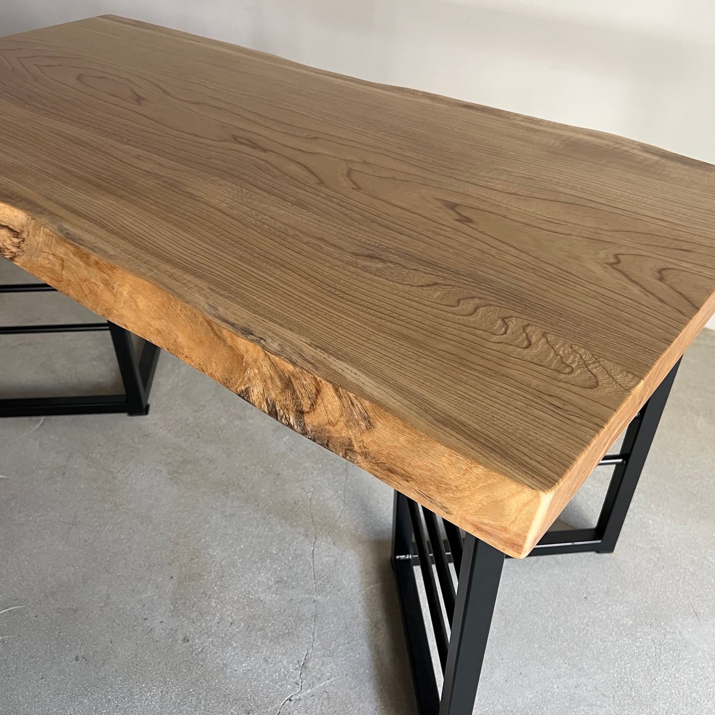 栓（せん）一枚板　耳のアップ写真