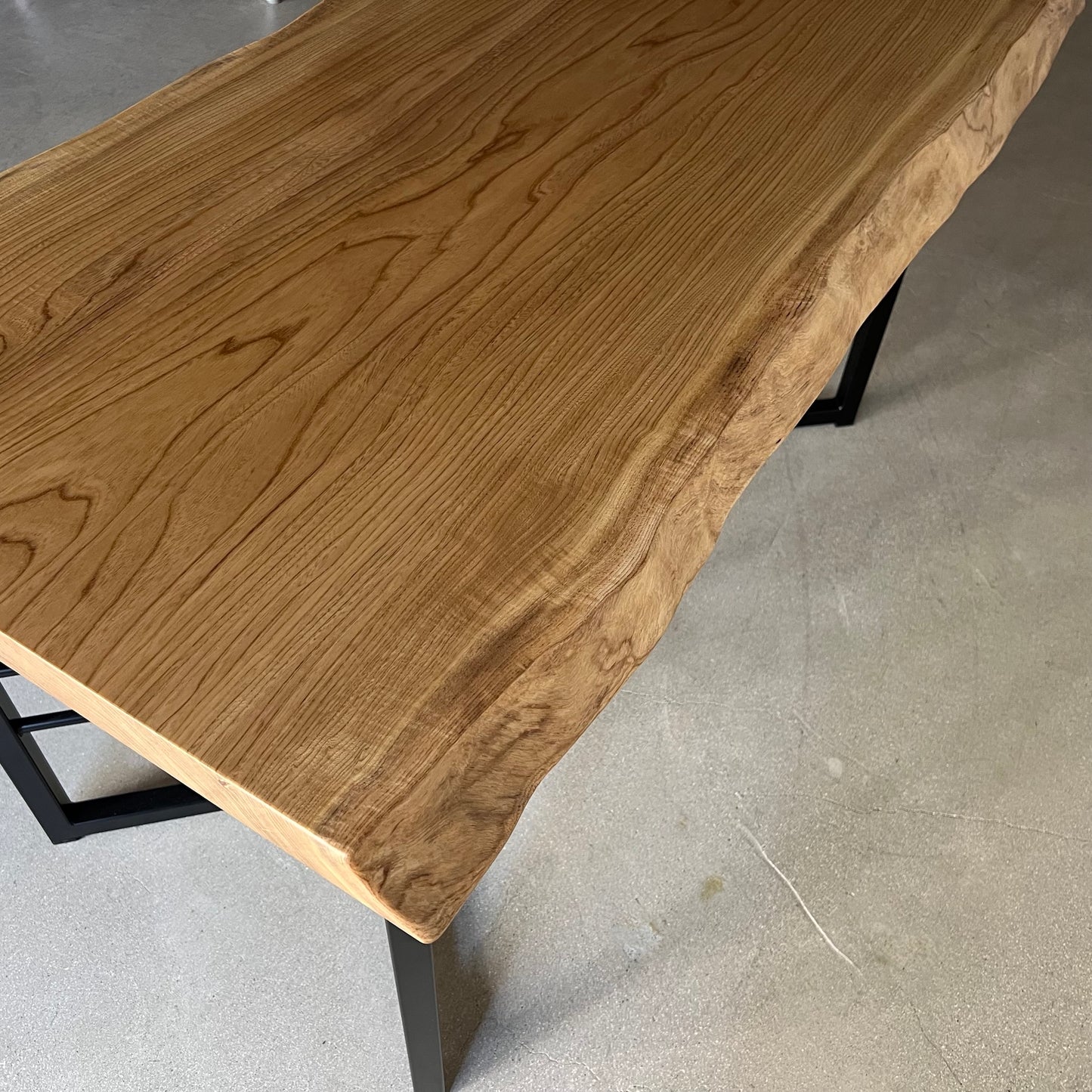 栓（せん）一枚板　耳のアップ写真