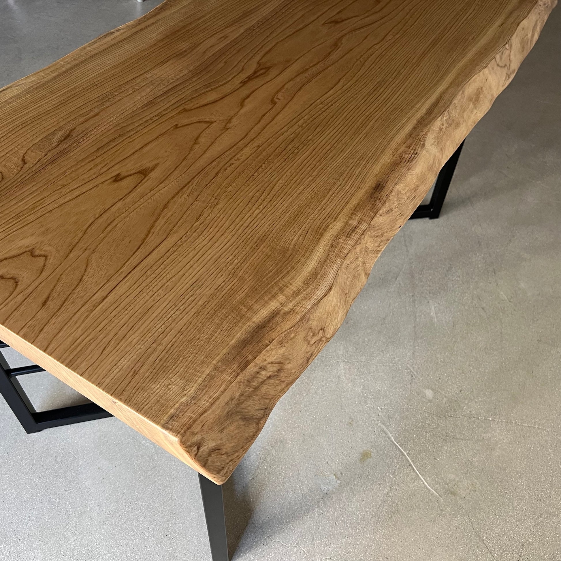 栓（せん）一枚板　耳のアップ写真