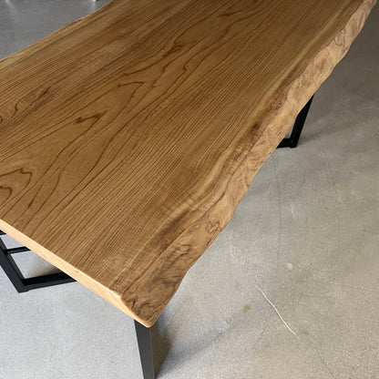 栓（せん）一枚板　耳のアップ写真