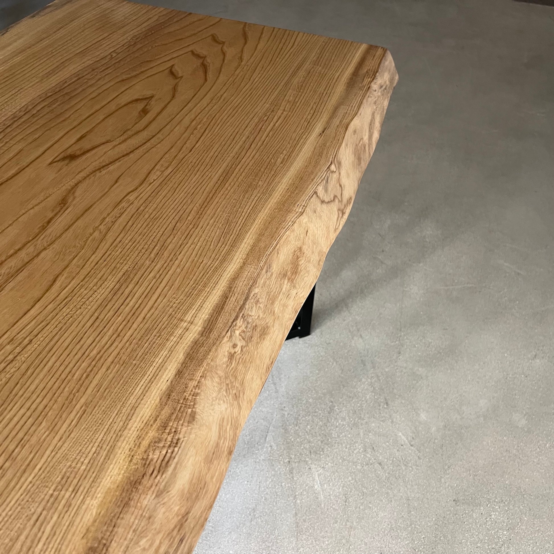 栓（せん）一枚板　耳のアップ写真