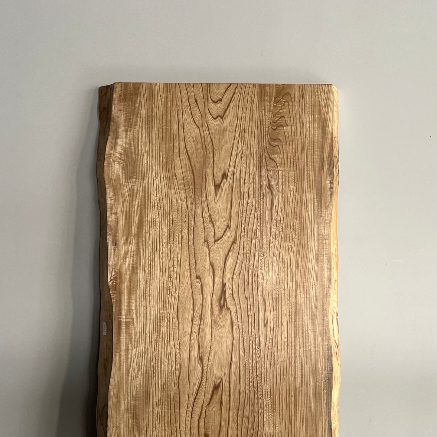 栓（せん）一枚板　正面からの写真