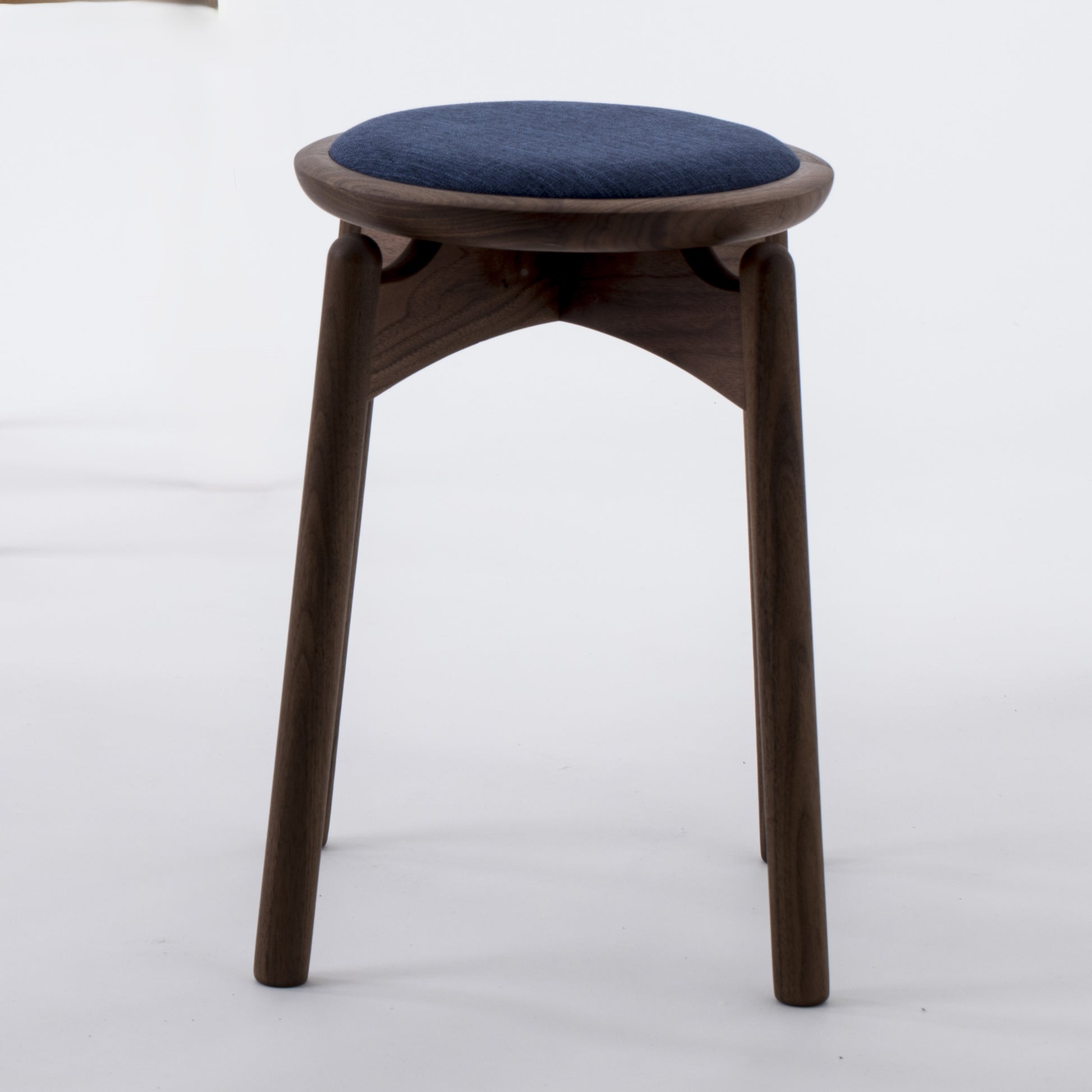 シズクルスツール（ウォールナット・P-KJ）