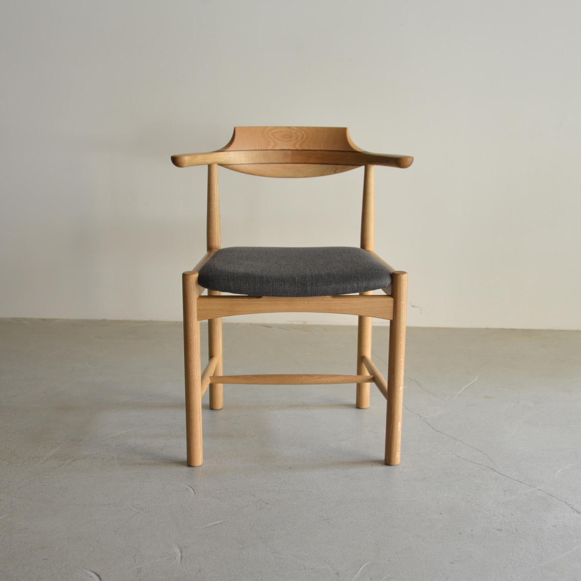 シズクルチェア（オーク・正面）