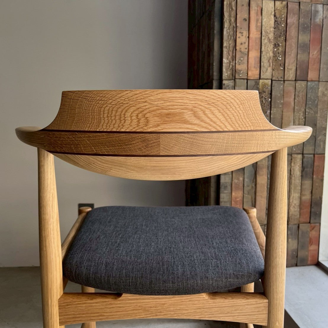 雫がモチーフの美しい一脚｜シズクルチェア – 十二十家具