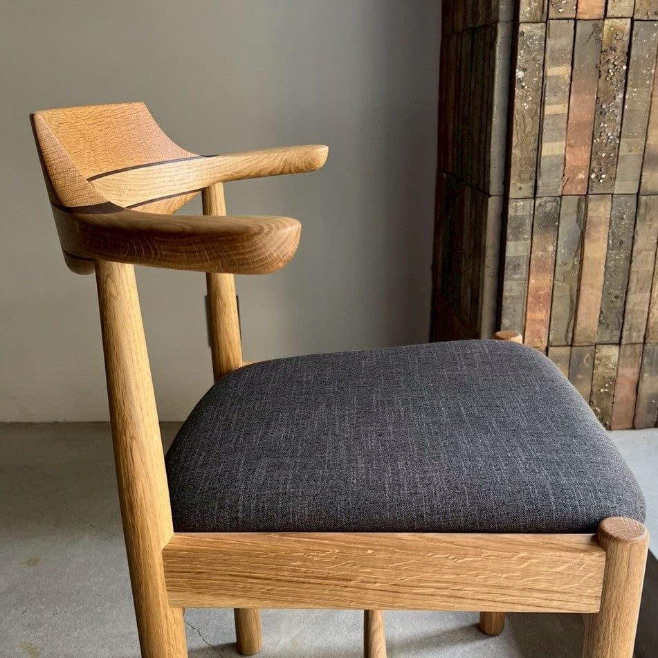 シズクルチェア（オーク・側面）