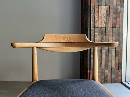 シズクルチェア（オーク・背もたれのアップ）