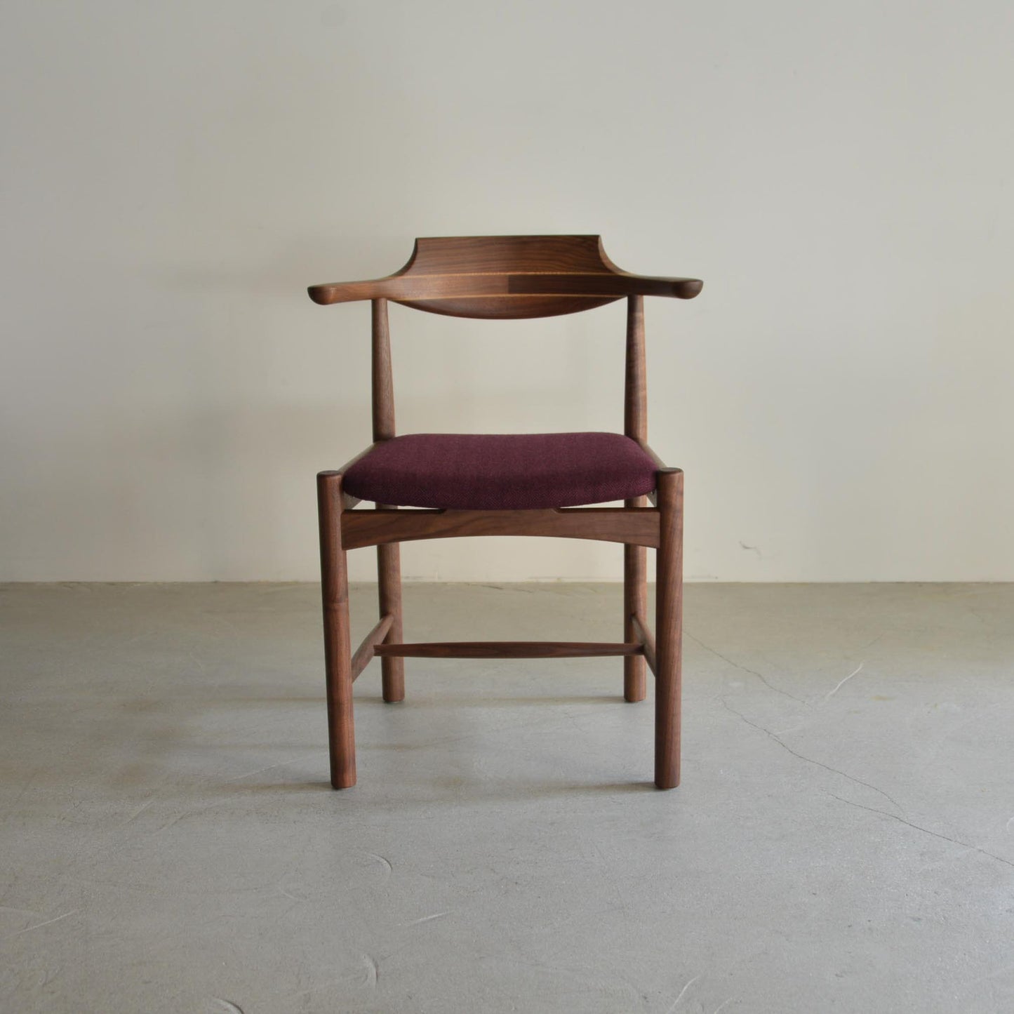 シズクルチェア（ウォールナット・正面）