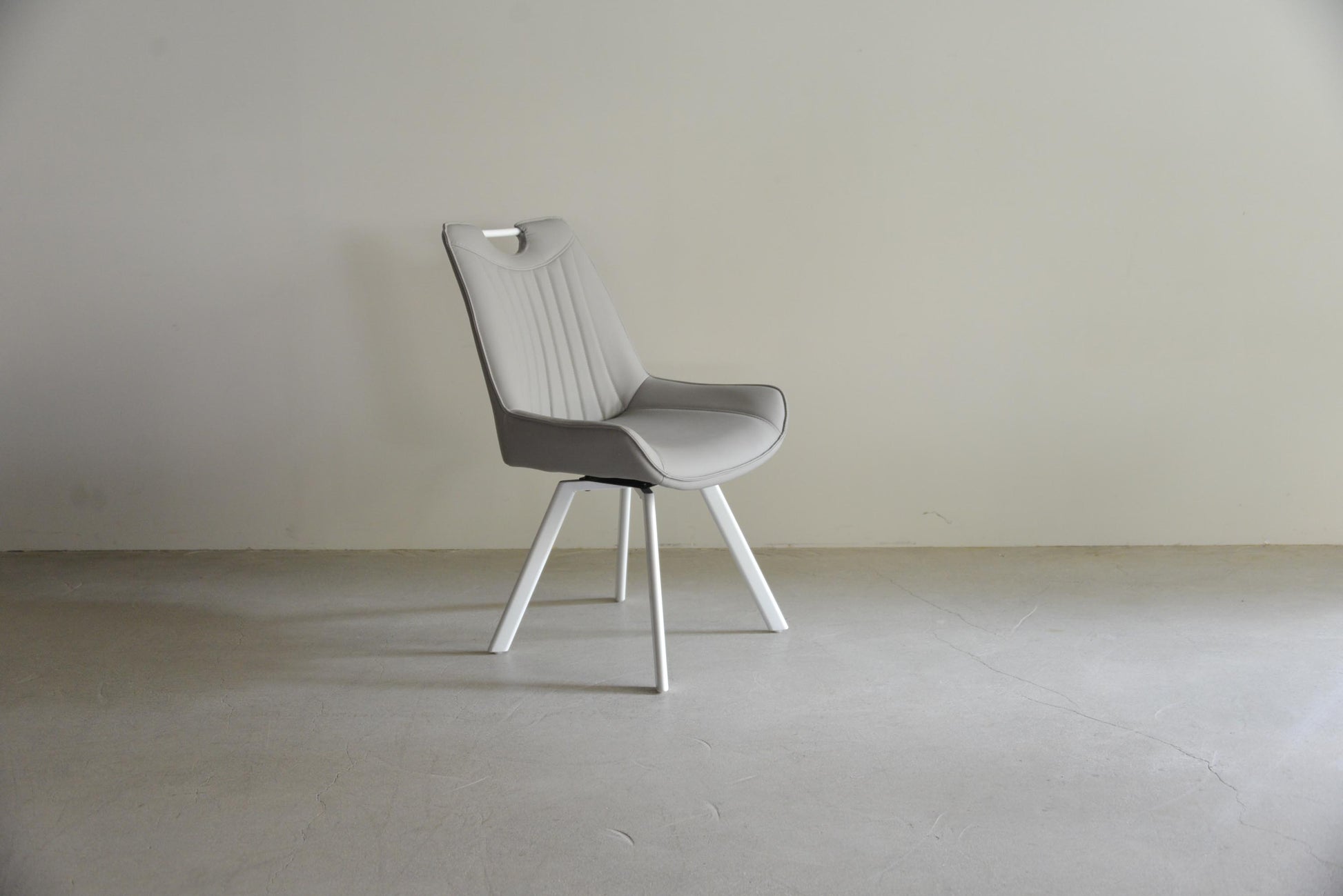 SW回転チェア（斜めから）