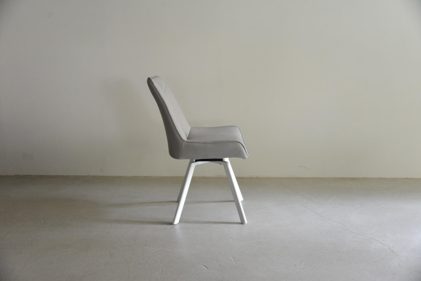 SW回転チェア（横から）