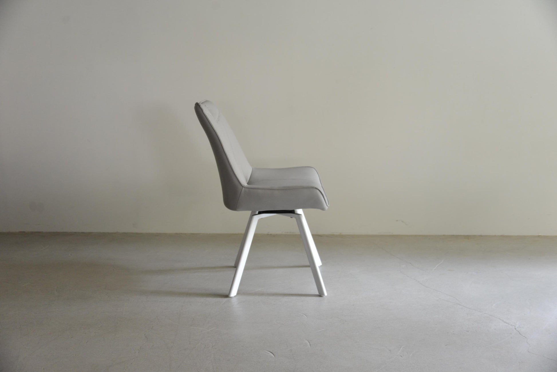 SW回転チェア（横から）