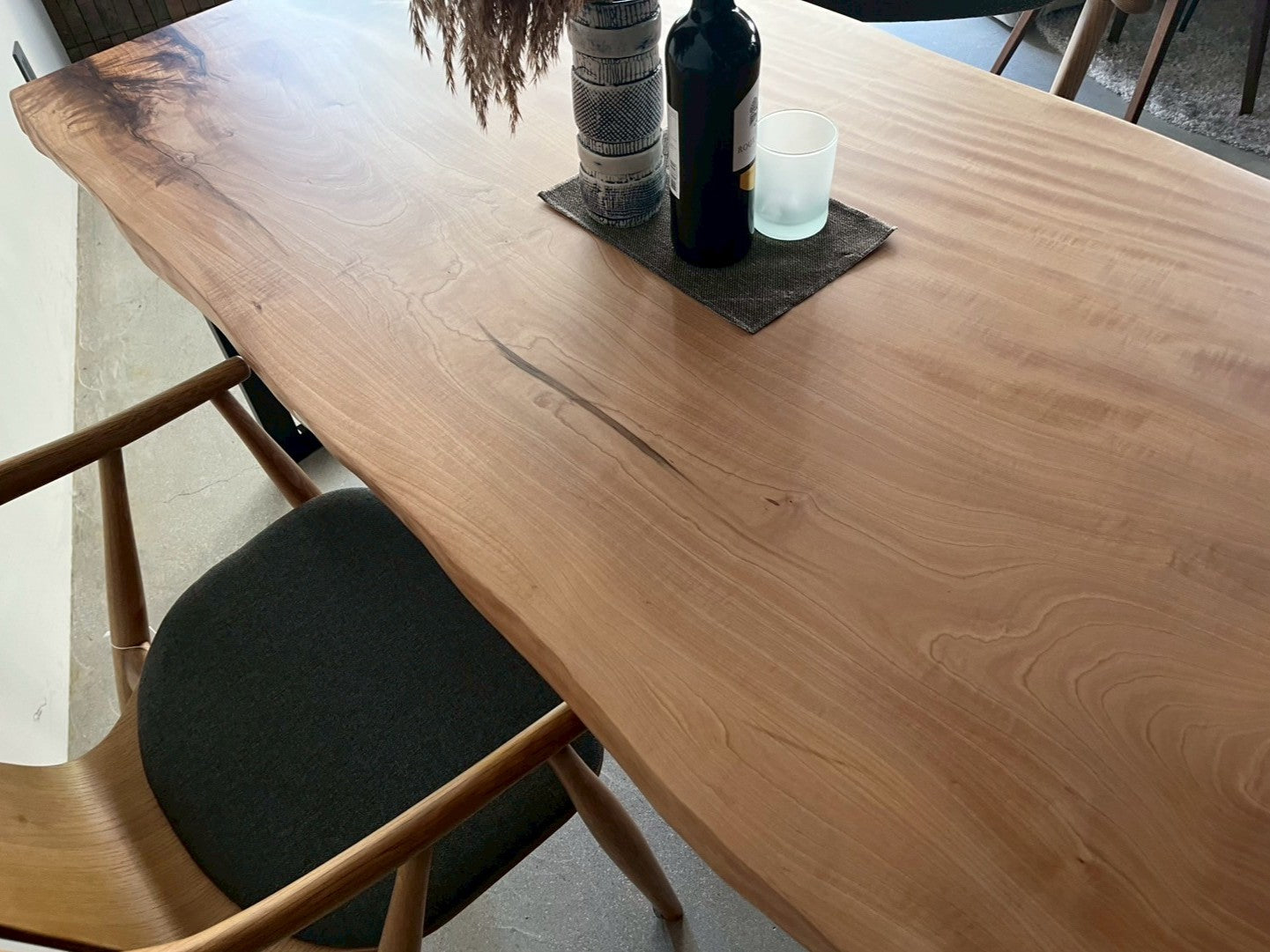 栃一枚板57842（天板のアップ）