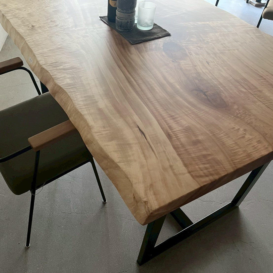 栃一枚板59727（天板のアップ）