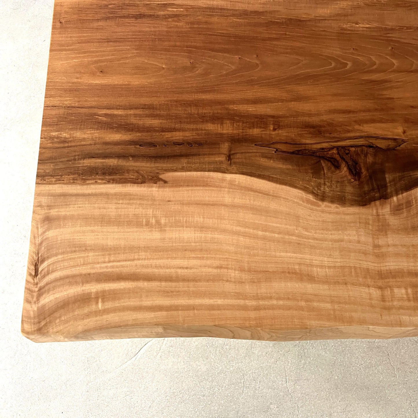 栃一枚板60477　木目のアップ