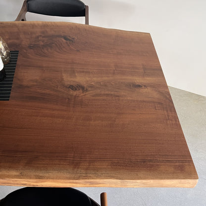 ウォールナット50499　木目のアップ