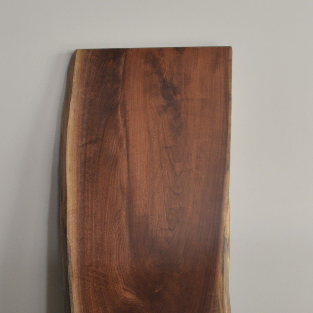 ウォールナット一枚板　正面のアップ