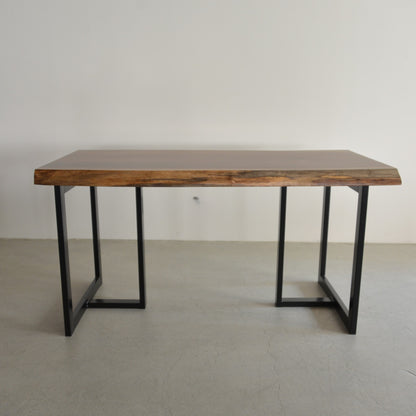 ウォールナット一枚板とMDスチール脚の組合せ写真