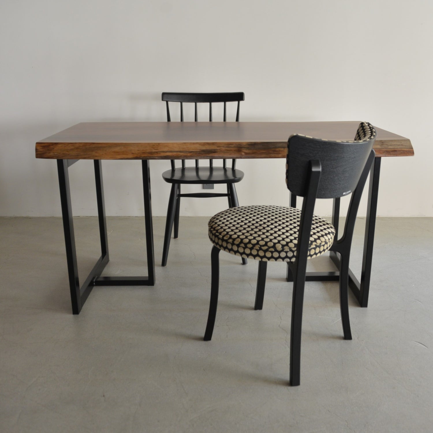 ウォールナット一枚板　ダイニングテーブルとしての使用イメージ