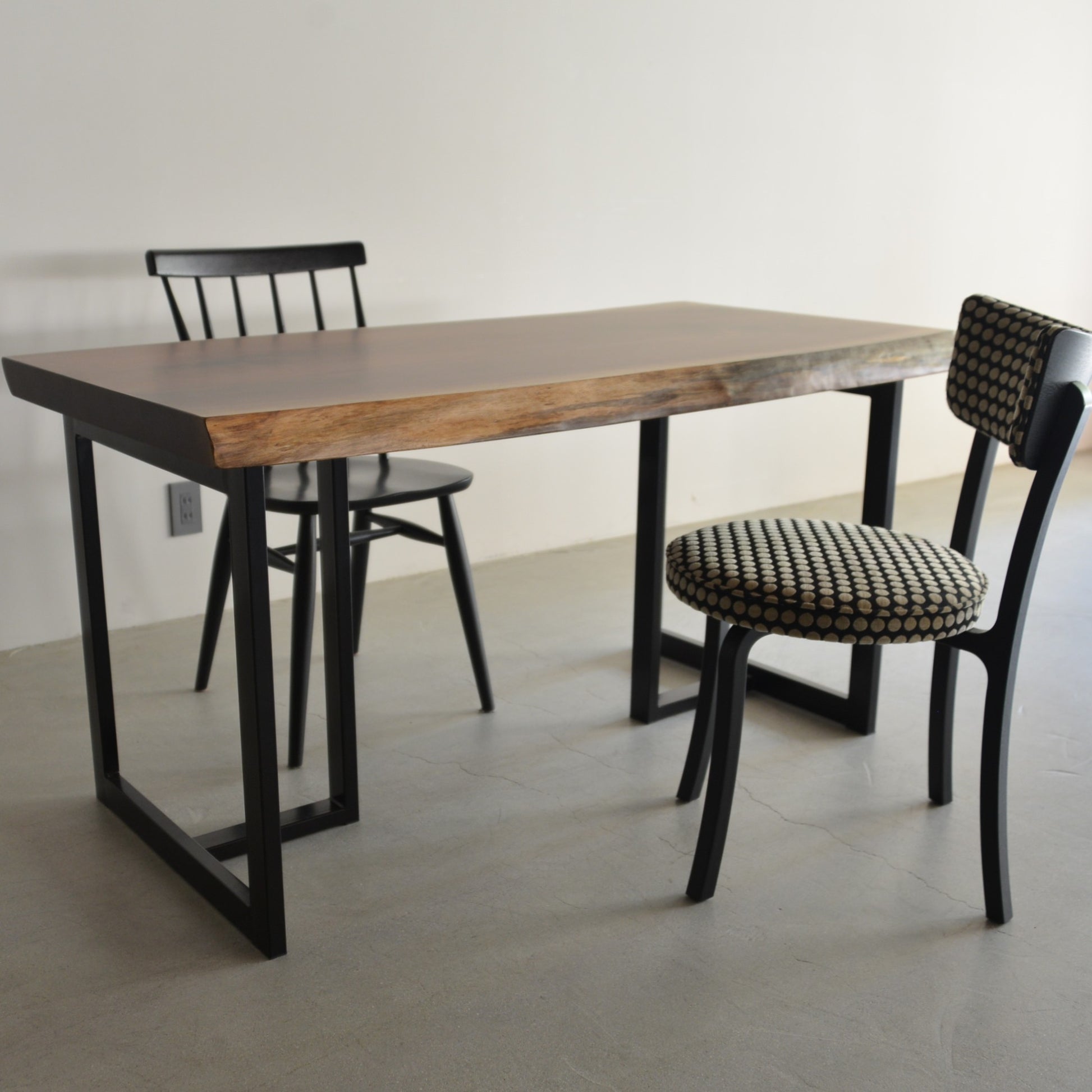 ウォールナット一枚板　ダイニングテーブルとしての使用イメージ